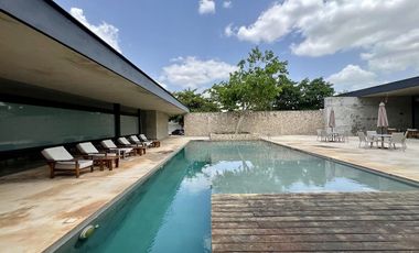 CASA EN VENTA DE UNA SOLA PLANTA CON 3 HABITACIONES Y ALBERCA EN ARBOREA CONKAL