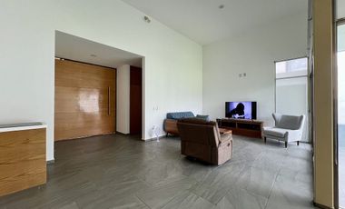 CASA EN VENTA DE UNA SOLA PLANTA CON 3 HABITACIONES Y ALBERCA EN ARBOREA CONKAL