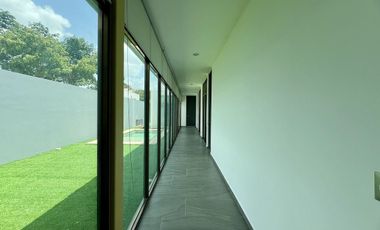 CASA EN VENTA DE UNA SOLA PLANTA CON 3 HABITACIONES Y ALBERCA EN ARBOREA CONKAL