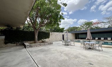 CASA EN VENTA DE UNA SOLA PLANTA CON 3 HABITACIONES Y ALBERCA EN ARBOREA CONKAL