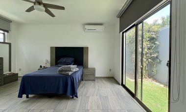 CASA EN VENTA DE UNA SOLA PLANTA CON 3 HABITACIONES Y ALBERCA EN ARBOREA CONKAL