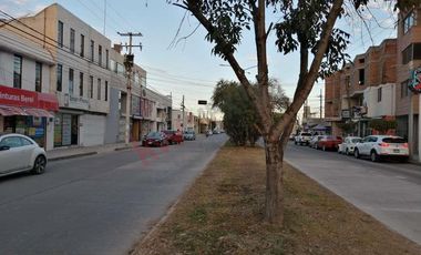 Local comercial en renta a tres cuadras de Plaza el Dorado