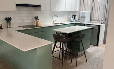 Casa en arriendo c/ estacionamiento en Barrio El Golf