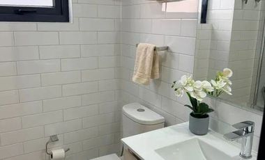 Casa en arriendo c/ estacionamiento en Barrio El Golf