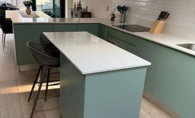 Casa en arriendo c/ estacionamiento en Barrio El Golf