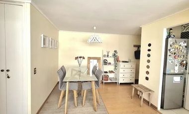 Departamento en arriendo c/ estacionamiento en Parque Bicentenario