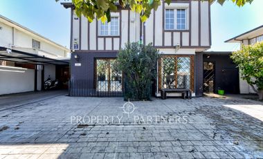 Preciosa casa en venta en Ñuñoa. Estilo inglés remodelada.