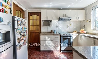 Preciosa casa en venta en Ñuñoa. Estilo inglés remodelada.
