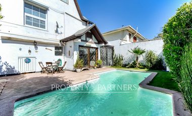 Preciosa casa en venta en Ñuñoa. Estilo inglés remodelada.