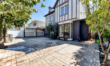 Preciosa casa en venta en Ñuñoa. Estilo inglés remodelada.