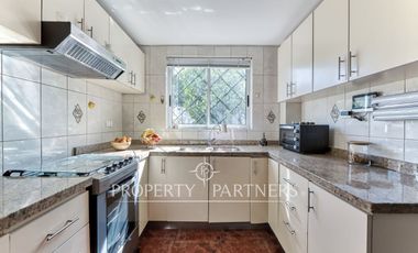 Preciosa casa en venta en Ñuñoa. Estilo inglés remodelada.