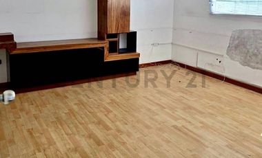 Alquiler de casa de 3 pisos + Azotea en Urb. Monterrico Sur. Surco