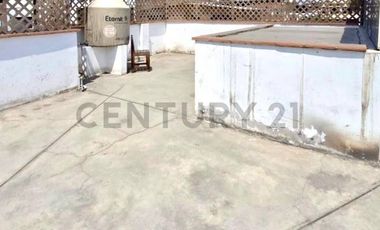 Alquiler de casa de 3 pisos + Azotea en Urb. Monterrico Sur. Surco