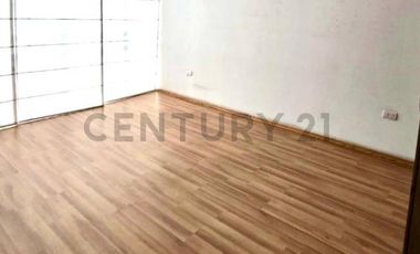 Alquiler de casa de 3 pisos + Azotea en Urb. Monterrico Sur. Surco