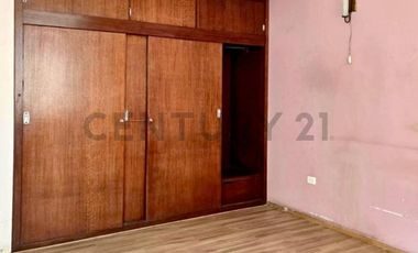 Alquiler de casa de 3 pisos + Azotea en Urb. Monterrico Sur. Surco