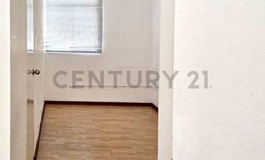 Alquiler de casa de 3 pisos + Azotea en Urb. Monterrico Sur. Surco