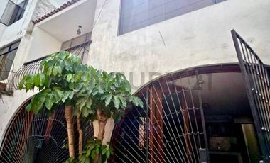 Alquiler de casa de 3 pisos + Azotea en Urb. Monterrico Sur. Surco
