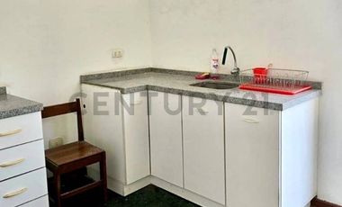 Alquiler de casa de 3 pisos + Azotea en Urb. Monterrico Sur. Surco