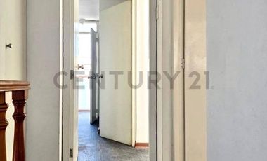 Alquiler de casa de 3 pisos + Azotea en Urb. Monterrico Sur. Surco