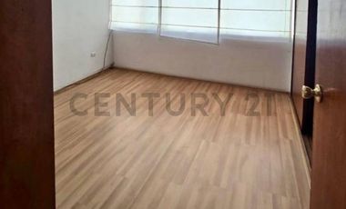 Alquiler de casa de 3 pisos + Azotea en Urb. Monterrico Sur. Surco