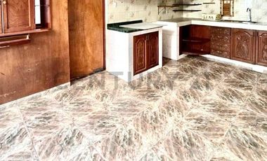 Alquiler de casa de 3 pisos + Azotea en Urb. Monterrico Sur. Surco