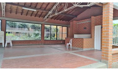 Vendo casa remodelada Sabaneta 3 a cuadras de la Av. El Poblado