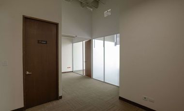 Oficina acondicionada en renta de 516m2 en torre corporativa zona  Valle Oriente