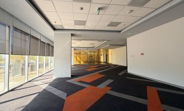 Oficina acondicionada en renta PB de 371m2 en zona Valle Oriente  San Pedro