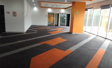 Oficina acondicionada en renta PB de 371m2 en zona Valle Oriente  San Pedro