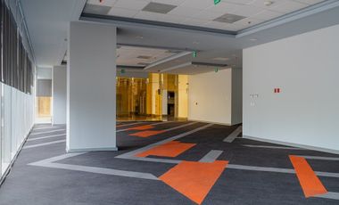 Oficina acondicionada en renta PB de 371m2 en zona Valle Oriente  San Pedro