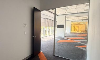 Oficina acondicionada en renta PB de 371m2 en zona Valle Oriente  San Pedro