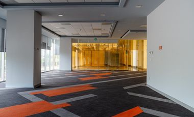 Oficina acondicionada en renta PB de 371m2 en zona Valle Oriente  San Pedro