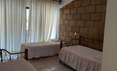 QUINTA RESIDENCIAL TEQUES  con acceso al lago