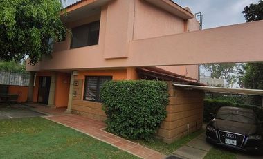 785m² Casa Con Alberca en Fraccionamiento al Oriente de Cuernavaca, JIUTEPEC