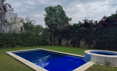785m² Casa Con Alberca en Fraccionamiento al Oriente de Cuernavaca, JIUTEPEC