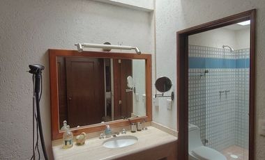 Casa Con Alberca en Fraccionamiento JIUTEPEC