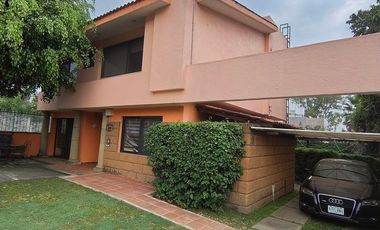 Casa Con Alberca en Fraccionamiento JIUTEPEC