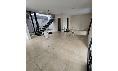 Nuevo Urca! Housing 3 dorm, galeria,  patio! Excelente!