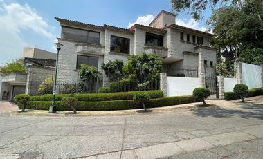Casa en venta en la Herradura – doble terreno, jardín plano, gimnasio y loft