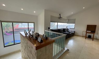 Casa en venta en la Herradura – doble terreno, jardín plano, gimnasio y loft