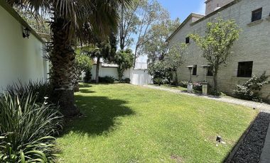 Casa en venta en la Herradura – doble terreno, jardín plano, gimnasio y loft