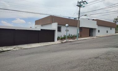 Espectacular casa en Cuernavaca con hermosa vista y seguridad 24/7