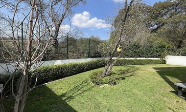 Casa con doble seguridad y vista al bosque a 5 mins de la caseta de acceso