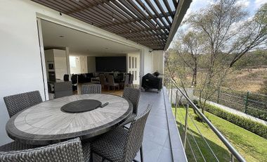 Casa con doble seguridad y vista al bosque a 5 mins de la caseta de acceso