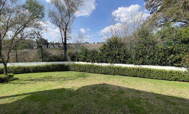 Casa con doble seguridad y vista al bosque a 5 mins de la caseta de acceso