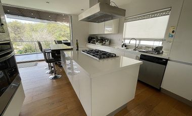 Casa con doble seguridad y vista al bosque a 5 mins de la caseta de acceso