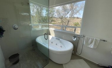 Casa con doble seguridad y vista al bosque a 5 mins de la caseta de acceso