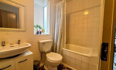 Casa en Venta en Av Farellones, 1710 Jardines del sol II(