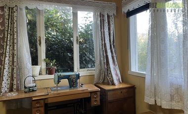 Casa en Venta en Barrio Estación, casa antigua en muy buen estado, maderas nativas y gran jardín.