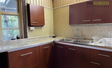 Casa en Venta en Barrio Estación, casa antigua en muy buen estado, maderas nativas y gran jardín.